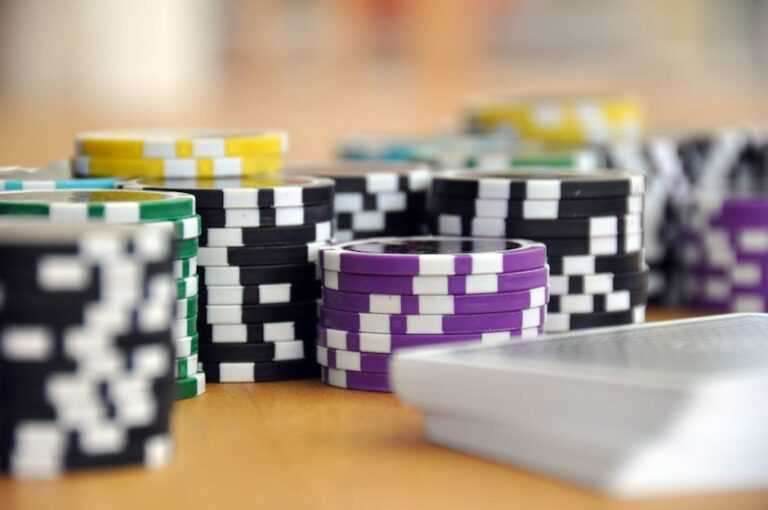 Poker Strategy: Reading Opponents and Making the Right Call